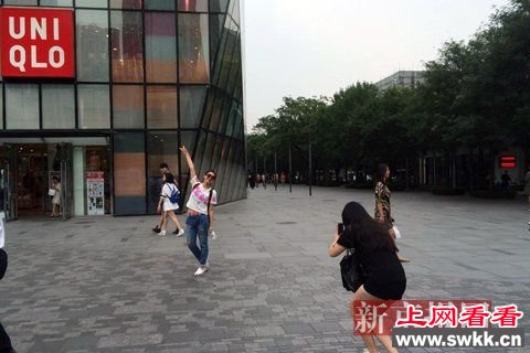 北京三里屯优衣库因试衣间不雅视频事件火了 组图(门事件)