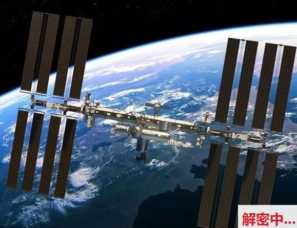 在无重力情况中，火是这样存在的，真的好神奇，第一次见到