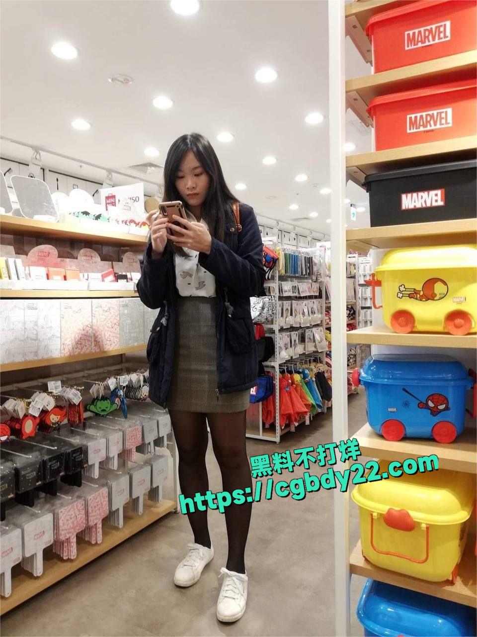 带兄弟回家操自己女友1