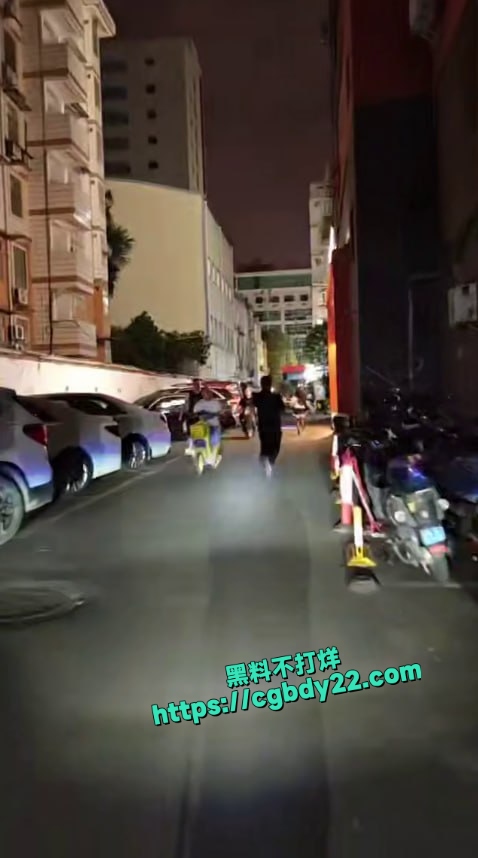 solu黑料正能量胆子也太大了吧！广州城中村扫街大神偶遇小姐逃跑 被老鸨抓着头发带回鸡窝-黑料不打烊-吃瓜网