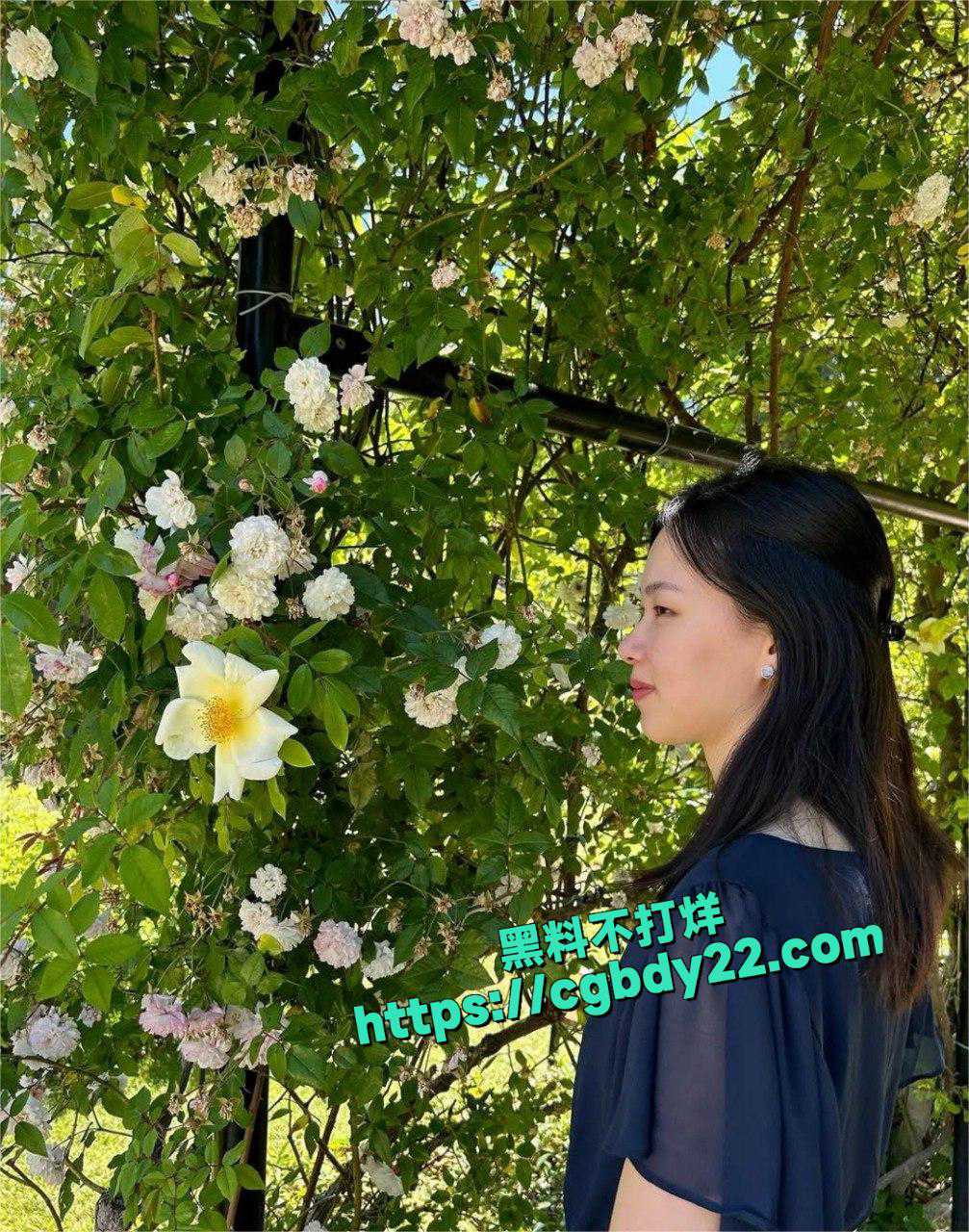 21岁混血华裔女子16